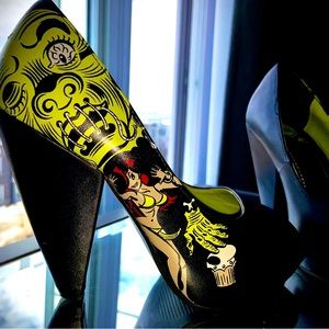 size 6 comic book print peep toe heel